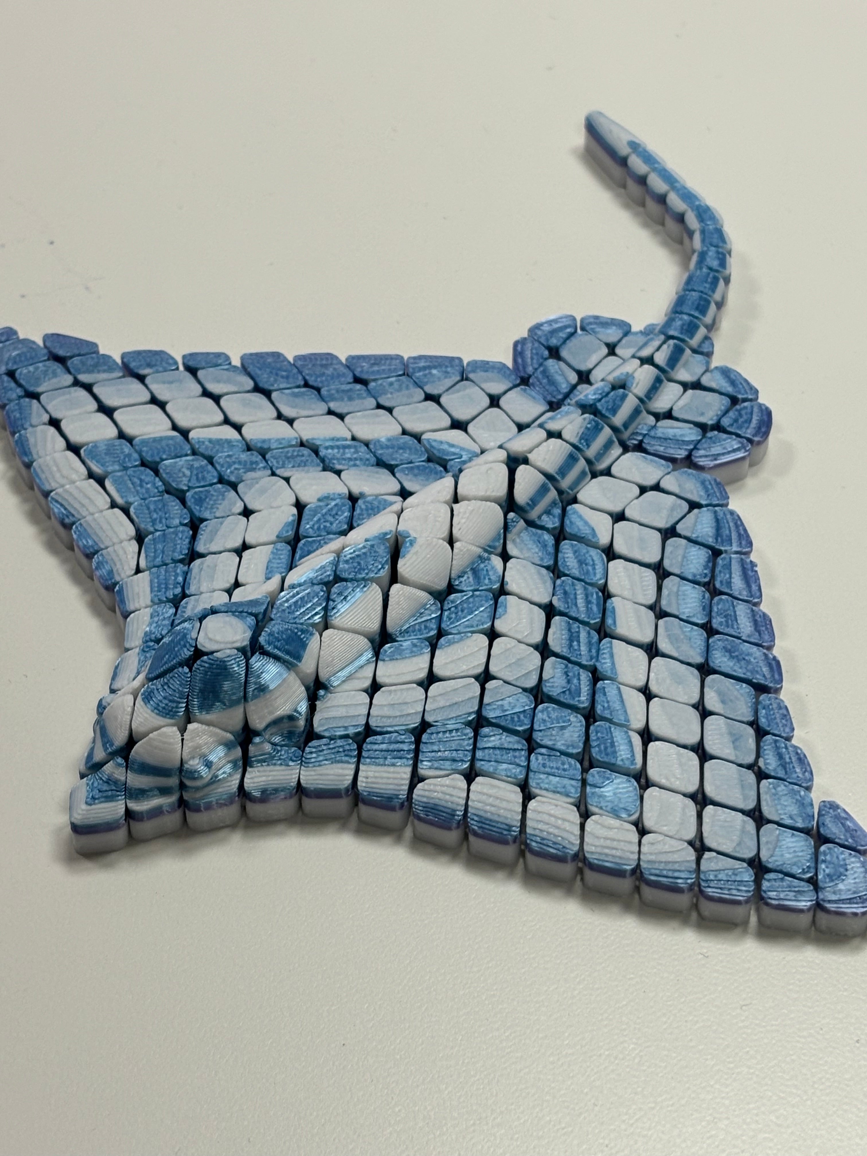 Fidget toy manta raya azul