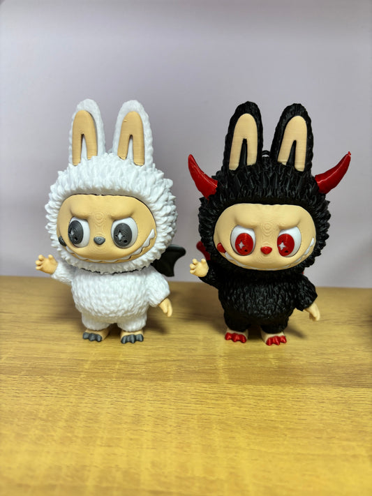 Pareja labubu ángel y demonio